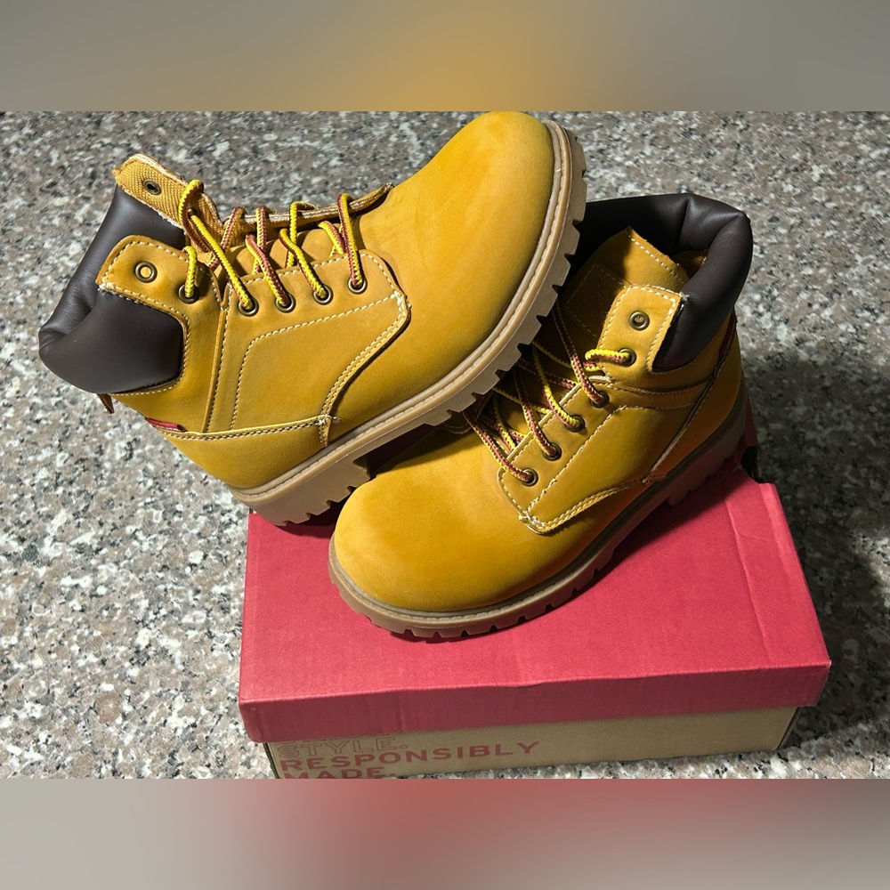 Levi boots